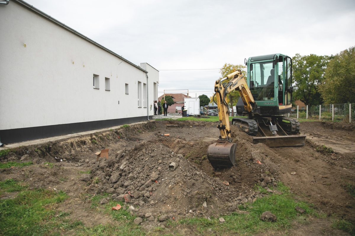 Komádi közösségi tér – látvány / építési fotó